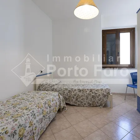 Via Incrociatore Trieste 7 Dx - Spazioso Quadrilocale In Centro A *