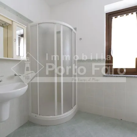 Via Incrociatore Trieste 7 Dx - Spazioso Quadrilocale In Centro A *